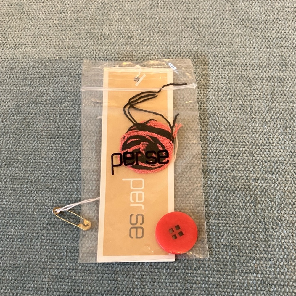 Per Se Button and Thread